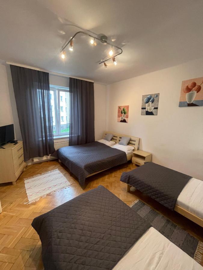 Apartamenty 650 Metrow Od Dworca Пшемишъл Екстериор снимка