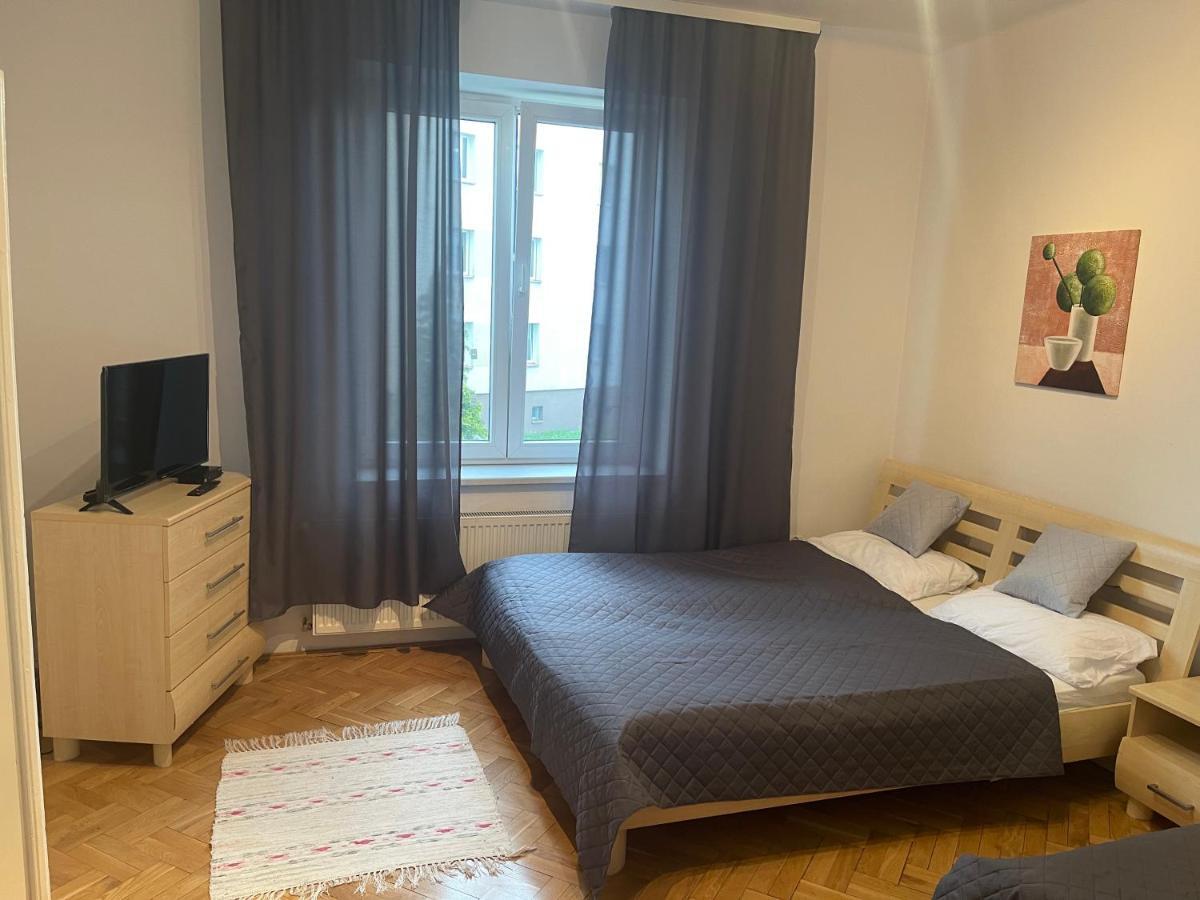 Apartamenty 650 Metrow Od Dworca Пшемишъл Екстериор снимка