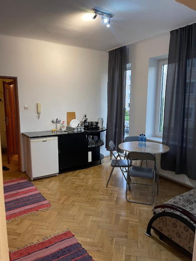 Apartamenty 650 Metrow Od Dworca Пшемишъл Екстериор снимка